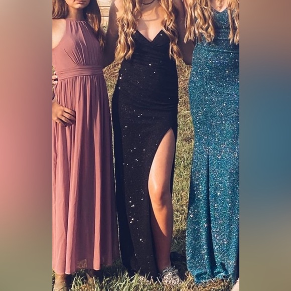 Black lovely day prom dress - Picture 2 of 4